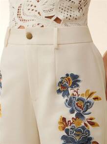 Anewsta 女士纽扣刺绣直筒休闲短裤 - 杏色 - 查看 1