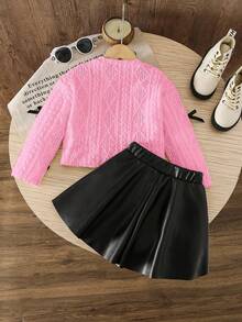 SHEIN LMoss Kids LMoss 女童休闲毛衣蝴蝶结装饰&纯色编织PU皮休闲裙套装，适合日常穿着。女童两件套裙装，女童毛衣套装，粉色毛衣搭配黑色裙子套装，女童返校季裙装套装，女童两件套粉色裙子套装，蝴蝶结针织粉色毛衣搭配粉色毛衣，女童粉色和黑色套装，女童套装，女童秋冬服装套装 - 粉色 - 查看 2