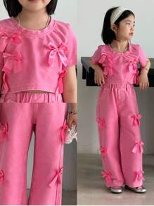 SHEIN DENIMLY YOUNG GIRL 休闲运动百搭可爱校园风街头时尚返校季运动季雪洗工艺牛仔短袖 T 恤和阔腿牛仔裤套装，粉色丝带蝴蝶结点缀拼接设计，全松紧腰带和后部实用口袋裤，酷女孩四季必备时尚百搭实用单品 - 粉色 - 查看 5