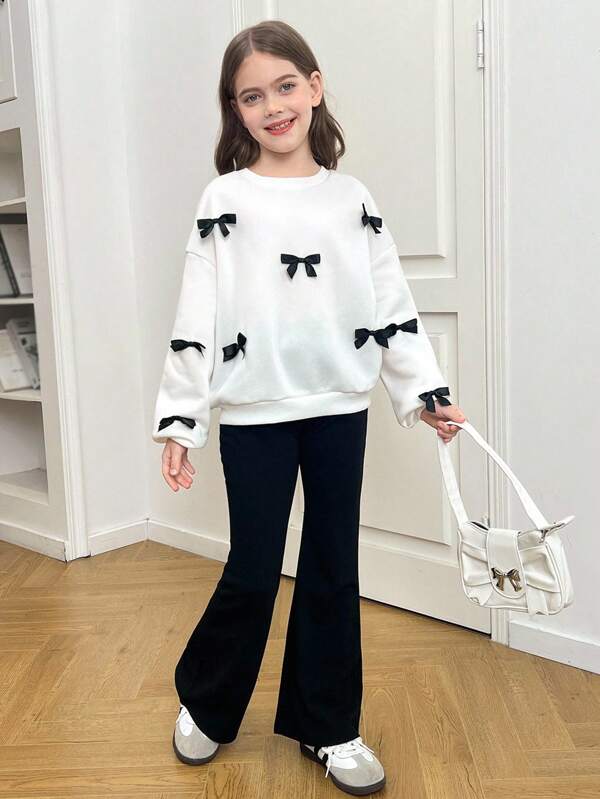 SHEIN Conjunto de niña preadolescente con sudadera holgada con aplicación de mariposa y pantalones ajustados de campana