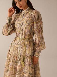 Lilora 优雅浪漫假日海滩半透明腰果碎花褶领系腰飘逸天丝灯笼袖中长连衣裙，春夏 - 彩色 - 查看 7