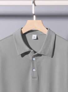 SHEIN Conjunto de camisa polo y pantalones cortos sólidos azules para adolescentes varones, informal, estilo universitario, cómodo, de moda, versátil, lindo, suave, adecuado para uso diario, escuela, salidas, vacaciones en la playa
