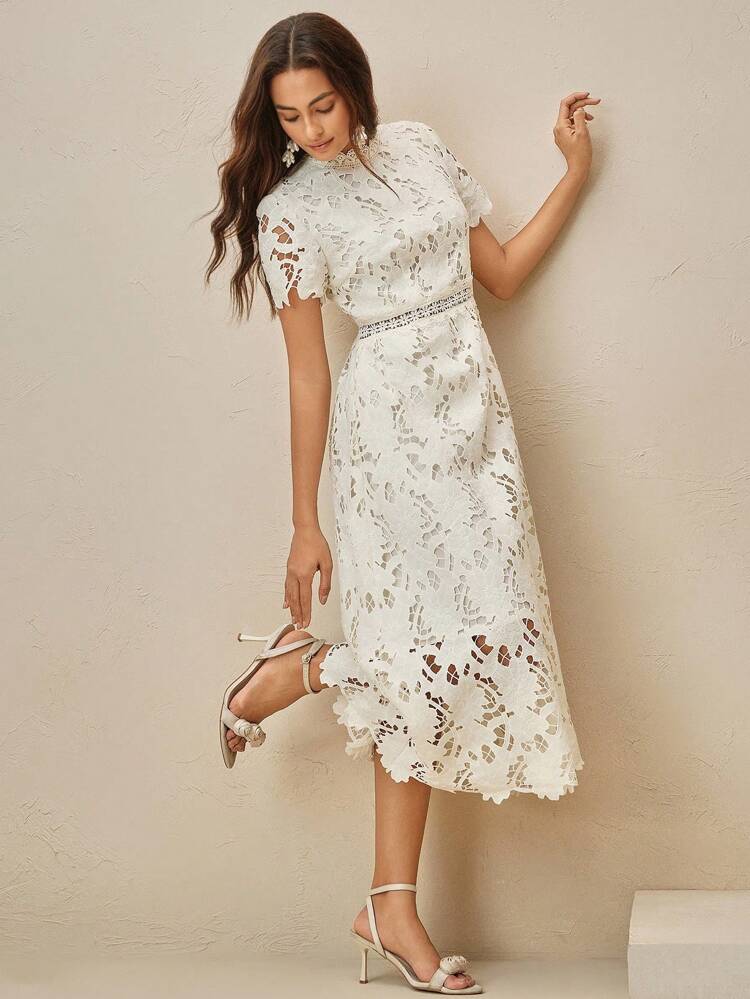 Vestido de Cintura com Bordado de Renda Oco em Estilo Francês Elegante, Verão