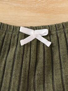 SHEIN 2 件套新生儿休闲多色口袋舒适贴身条纹针织按扣肩长袖圆领 T 恤和松紧腰裤套装，适合春季、秋季、冬季