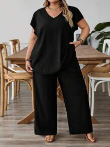 SHEIN CURVE+ Große Größen Einfarbiges Top mit V-Ausschnitt und kurzen Ärmeln und Hose mit weitem Bein, lässiges zweiteiliges Set, Große Größen Zweiteilige Outfits, Curve Große Größen Co Ords, Damenkleidung in Übergröße, Große Größen Sets für Damen, 6XL Plus Damenkleidung - Schwarz - Übersicht 4