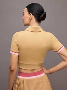 Activina 女士时尚撞色纽扣半襟短袖运动 Polo 衫 - 卡其色 - 查看 2