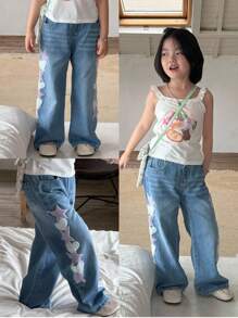 SHEIN Denimly 年轻女孩休闲日常都市街头学院风浅洗薰衣草色时尚牛仔阔腿裤，带有星星、心形刺绣、松紧腰身、纽扣前开襟，百搭全年穿着 - 淺色水洗藍 - 查看 1