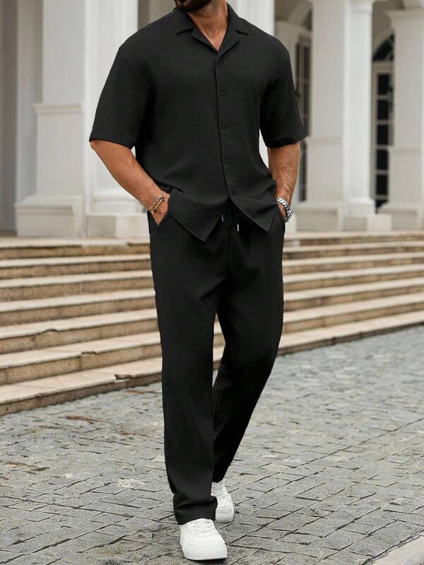 Manfinity Homme Men's Crinkled Fabric Notch Collar Short Sleeve Shirt + Drawstring Matching Long Pants 2-Piece Suit, Essential Outfit For Outdoor Party, Suitable As Husband's Gift, Cozy Outfits