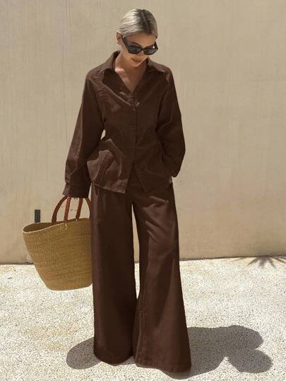 Livesso بدلة كاجوال للنساء مكونة من قميص مطوي باللون الأحادي وبنطال واسع الساق لموسم الصيف