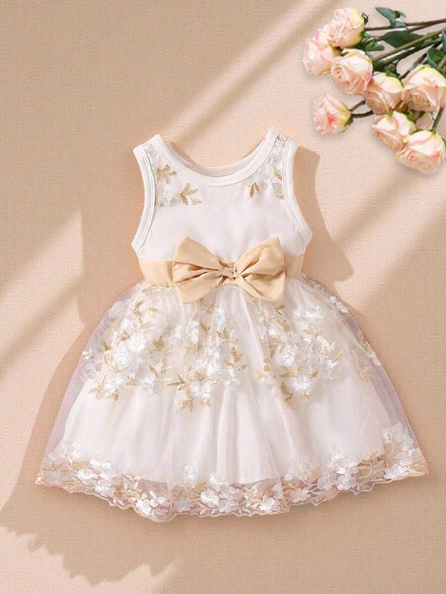 Souflis Souflis 女嬰花卉刺繡前蝴蝶結網紗覆蓋洋裝 - 白色 - 查看 1