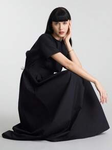 Ontre 2025 夏季新款度假风格露背设计蝴蝶结肩带撞色缎带短袖宽松 A 字中长连衣裙，女式休闲黑色长裙 - 黑色 - 查看 1