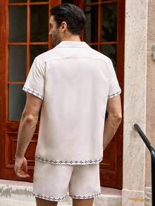 Manfinity VCAY 2 pièces/Set Chemise à fleurs boutonnée et short pour hommes, convient pour le port quotidien. Ensemble en lin 2 pièces pour hommes. Ensemble pyjama 2 pièces pour hommes d'été. Manfinity Ensemble chemise et short pour hommes. Ensemble 2 pièces d'été pour hommes. Tenue d'été pour hommes en villégiature. Vêtements de villégiature pour hommes, Old Money - Multicolore - Voir 3