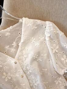 Franclia 优雅 V 领纽扣式短袖刺绣镂空修身女士衬衫，春夏 - 白色 - 查看 4