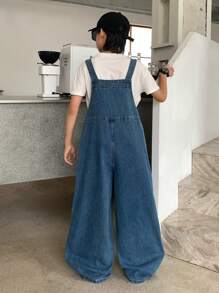 Tute di jeans blu oversize per ragazzi di età preadolescenziale con dettagli di etichette e spacchi in stile vintage cool Y2K, adatte per costumi, abbigliamento quotidiano, uscite estive e autunnali, festival, spiaggia, streetwear, abbigliamento scolastico