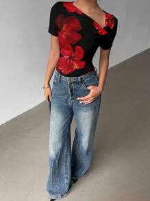 Siren Gaze Women's Casual Elegant Sexy Style Red & Black Contrast Tropical Floral Print Asymmetric Neck Ruched Fitted Short Sleeve T-Shirt, Suitable For Summer Red Flower Top Floral Top Women Flower Top Short Sleeve Top Women Top Suitable For Going Out
