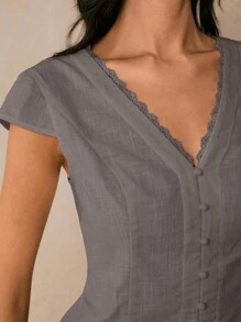 Poéselle Blusa elegante de mujer con contraste de encaje y cuello en V