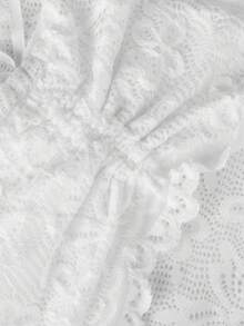 SHEIN Frenchy 2025 新款女式镂空蕾丝上衣，女式蕾丝花边短袖衬衫，甜心领荷叶边设计，女式纯色简约日常镂空蕾丝花边短袖衬衫，啤酒节连衣裙，啤酒节服装，白色衬衫，啤酒节，散发传统魅力的优雅衬衫蕾丝白上衣白色短款上衣挤奶女工上衣牛仔女牛仔上衣白色西部上衣 - 白色 - 查看 4