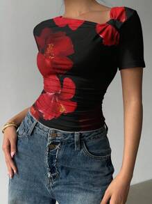 Siren Gaze Women's Casual Elegant Sexy Style Red & Black Contrast Tropical Floral Print Asymmetric Neck Ruched Fitted Short Sleeve T-Shirt, Suitable For Summer Red Flower Top Floral Top Women Flower Top Short Sleeve Top Women Top Suitable For Going Out