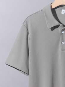 SHEIN Conjunto de camisa polo y pantalones cortos sólidos azules para adolescentes varones, informal, estilo universitario, cómodo, de moda, versátil, lindo, suave, adecuado para uso diario, escuela, salidas, vacaciones en la playa