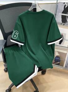 SHEIN 青少年男童休闲宽松舒适百搭印花撞色丝带装饰短袖上衣搭配短裤套装 - 墨綠色 - 查看 2