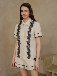 MOTF PREMIUM เสื้อเชิ้ตกระดุมผ้าลูกไม้แบบเส้นโค้งปรับสีคอนทราสต์ - สีแอปริคอท - ดู 7