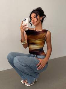 Siren Gaze 棕色晕染渐变图案优雅浪漫风格女式短袖上衣，适合夏季休闲、海滩、音乐节、波西米亚风、度假氛围女式短款上衣短款上衣女式图案单肩上衣短款上衣抽象印花短款上衣适合外出 - 彩色 - 查看 5