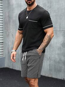 Manfinity Homme بدلة رجالية صيفية كاجوال مكونة من تي شيرت مخطط وشورت - الأسود - مشاهدة 4