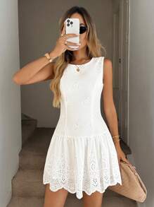 Easowa 女士无袖圆领蕾丝下摆刺绣镂空休闲度假优雅迷你连衣裙 - 白色 - 查看 5