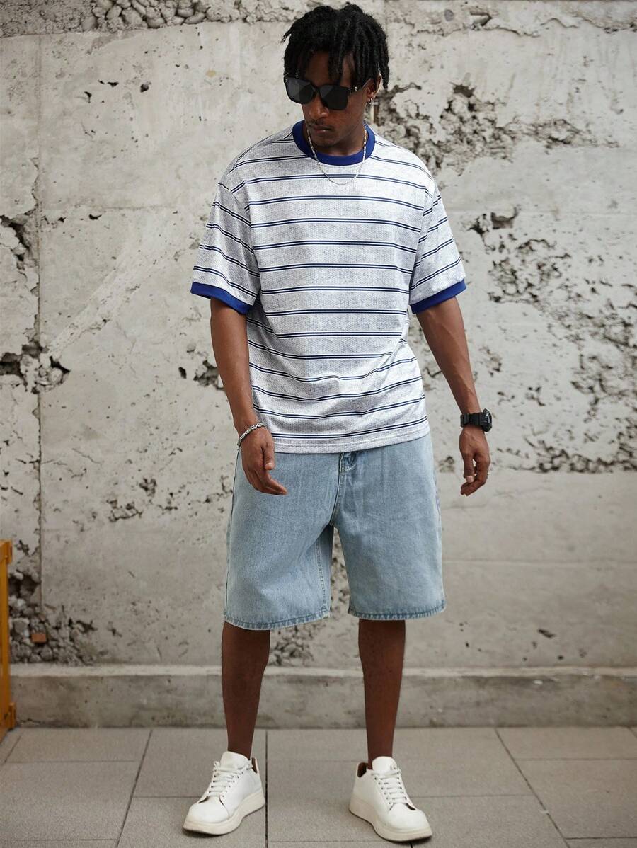Manfinity Roghcode 男士时尚休闲圆领蓝色条纹短袖T恤,男士夏季服装,适合日常穿着,夏季时尚百搭单品,是送给男朋友或丈夫、Y2K、返校节的绝佳礼物 - 彩色 - 查看 1