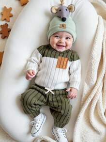 SHEIN 2 件套新生儿休闲多色口袋舒适贴身条纹针织按扣肩长袖圆领 T 恤和松紧腰裤套装，适合春季、秋季、冬季