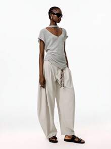 LYSMO 2025年夏季新品女款金属感低领无袖透视背心，不对称下摆，完美演绎前卫时尚 - 銀色 - 查看 8