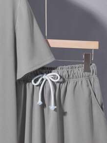 SHEIN Conjunto de camisa polo y pantalones cortos sólidos azules para adolescentes varones, informal, estilo universitario, cómodo, de moda, versátil, lindo, suave, adecuado para uso diario, escuela, salidas, vacaciones en la playa