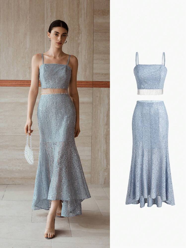 Set de 2 piezas con top de tirantes finos y falda con corte sesgo, ambos con detalles de lentejuelas en contraste