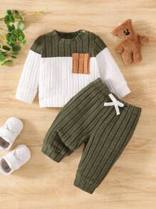 SHEIN 2 件套新生儿休闲多色口袋舒适贴身条纹针织按扣肩长袖圆领 T 恤和松紧腰裤套装，适合春季、秋季、冬季