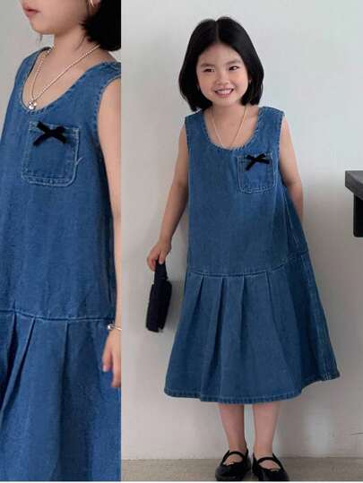 SHEIN 4-7 岁女童牛仔背带裙，蝴蝶结设计，前口袋设计，四季休闲、通勤、优雅日常百搭牛仔单品，适合返校季、节日派对、婚礼季