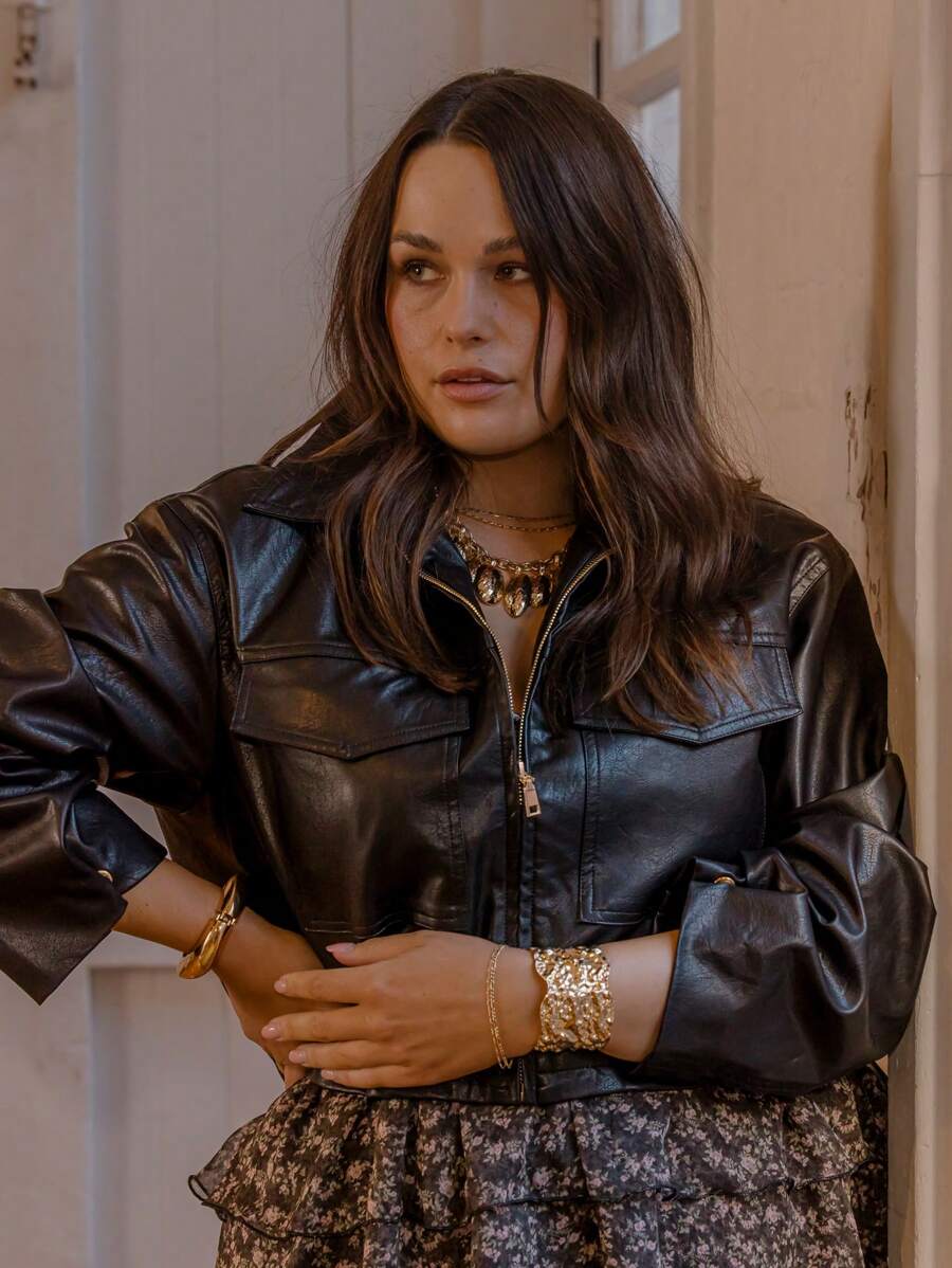 Aralina Curve Winter 皮革外观 PU 短款宽袖按扣夹克 - 黑色 - 查看 1