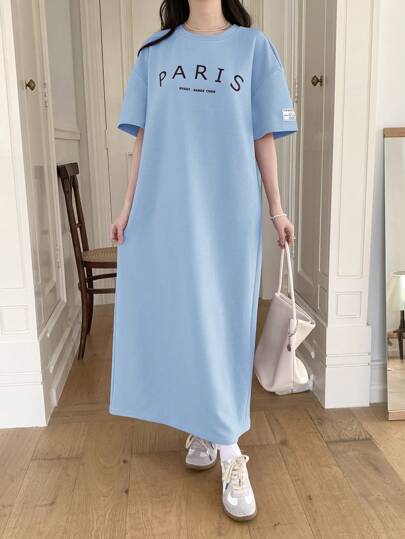SHEIN 少女蓝色针织圆领宽松休闲字母印花袖蝴蝶结装饰街头女孩长款短袖连衣裙，适合日常穿着，休闲校园，返校，情人节，夏装浅蓝色连衣裙女T恤连衣裙巴黎连衣裙蓝色连衣裙