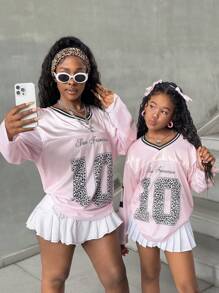 SHEIN 青少年女孩时尚粉色 V 领休闲运动字母豹纹拼布宽松长袖 T 恤，母子装（2 件单独出售） - 粉色 - 查看 8