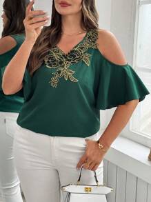 SHEIN Clasi بلوزة أنيقة من القطع الكبيرة مطرزة بياقة على شكل حرف V وتصميم منفذ مثير للصيف، بأكمام قصيرة - أخضر - مشاهدة 6