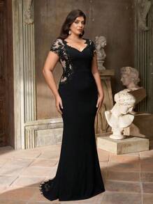 Aureia Abito da sera elegante e romantico in taglie comode, con scollo a V in nero, in tessuto lavorato a maglia di lusso con ricami, effetto patchwork, applicazioni a contrasto, orlo a sirena con strascico - nero - Visualizzare 7