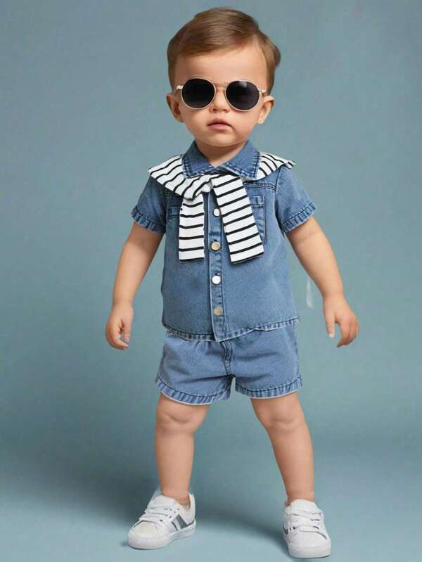 SHEIN 2 stuks Baby Boy Summer Fashion Collared Short Sleeve Denim Striped Cardigan Top Gecombineerd Met Effen Kleur Denim Shorts Set, Unisex Zomer Outfit