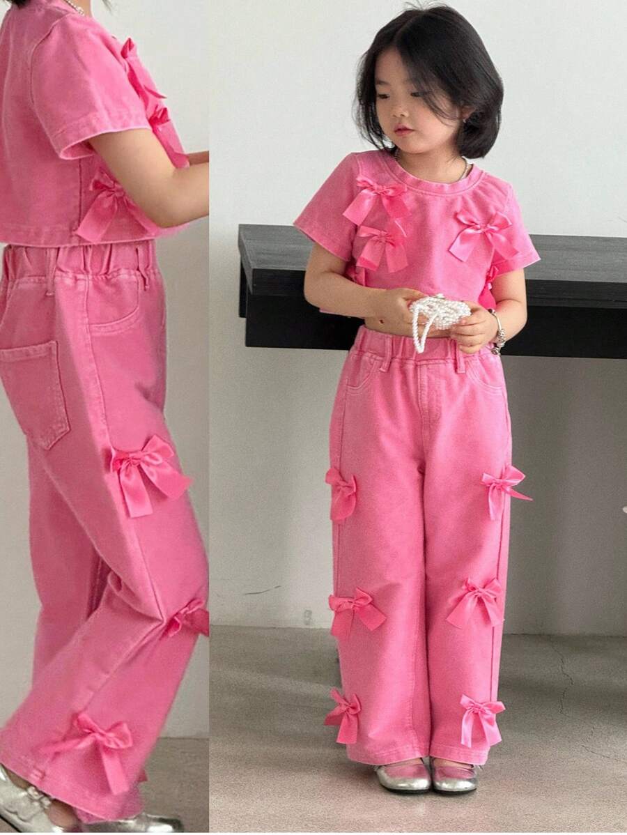 SHEIN DENIMLY YOUNG GIRL 休闲运动百搭可爱校园风街头时尚返校季运动季雪洗工艺牛仔短袖 T 恤和阔腿牛仔裤套装,粉色丝带蝴蝶结点缀拼接设计,全松紧腰带和后部实用口袋裤,酷女孩四季必备时尚百搭实用单品 - 粉色 - 查看 1