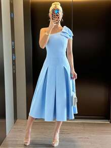 SHEIN Unity Vestido largo de línea A con hombro asimétrico y cintura - Azul - Ver 1