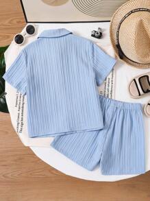 SHEIN Leap Crew 2 件套年轻男童休闲韩版风格舒适时尚简约实用百搭短袖衬衫和短裤套装，适合蜘蛛连帽衫、拉链连帽衫、儿童连帽衫、儿童服装、幼儿男孩服装、学校、返校、男童套装、男童服装、日常穿着、学校、旅行、运动、春夏