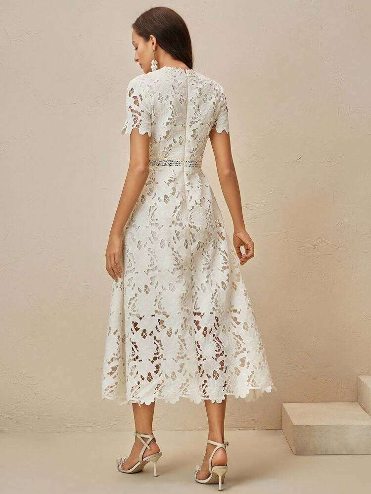 Vestido de Cintura com Bordado de Renda Oco em Estilo Francês Elegante, Verão