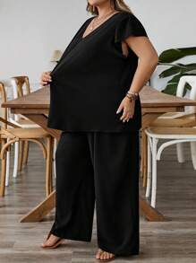 SHEIN CURVE+ Große Größen Einfarbiges Top mit V-Ausschnitt und kurzen Ärmeln und Hose mit weitem Bein, lässiges zweiteiliges Set, Große Größen Zweiteilige Outfits, Curve Große Größen Co Ords, Damenkleidung in Übergröße, Große Größen Sets für Damen, 6XL Plus Damenkleidung - Schwarz - Übersicht 2