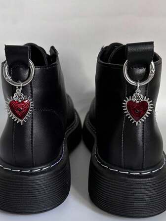 Goth 2 pièces/Set Vintage Pendentif Gothique Œil du Mal et en Forme de Cœur, Accessoires de Décoration pour Chaussures/Bottes/Sacs