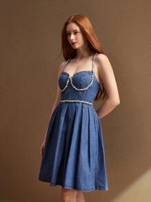 SHEIN Frenchy Vestido vaquero mini sin mangas, nuevo diseño de nicho elegante con cadena de strass cosida a mano para el verano - Azul - Ver 3