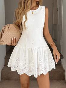 Easowa 女士无袖圆领蕾丝下摆刺绣镂空休闲度假优雅迷你连衣裙 - 白色 - 查看 4
