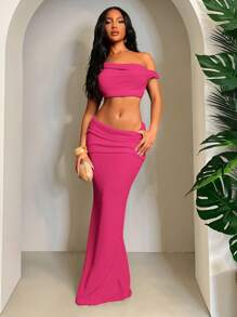 SHEIN SXY 2 件套夏季休闲优雅度假纯色浅杏色网格钩针服装，不对称露肩短款上衣和翻领腰部鱼尾裙，假日旅行装 - 玫紅色 - 查看 3